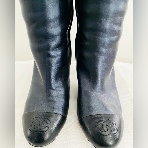 Authentic Chanel leather boots - Picture 2 of 13